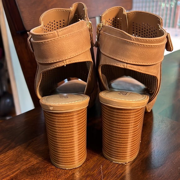 Stylish a.n.a Heels, Size 10 - Picture 5 of 14